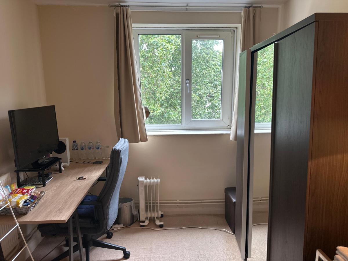 Cozy Room In Shared Home Near Canary Wharf London Exterior foto